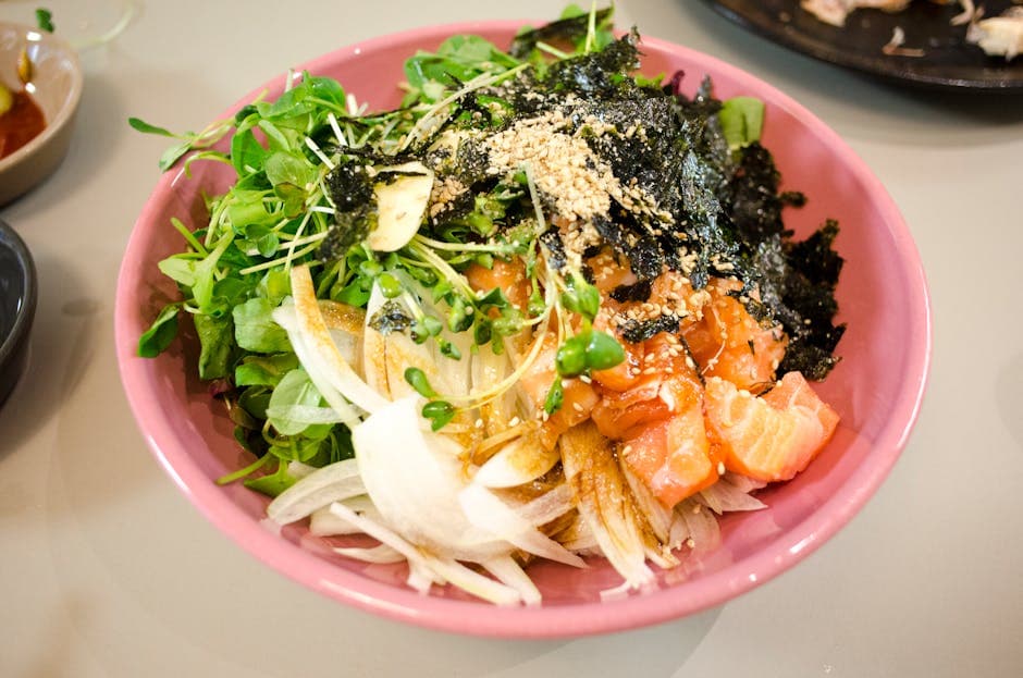 Laks med sjøgrønnsakskrust, sitron-dipp og jicamasalat