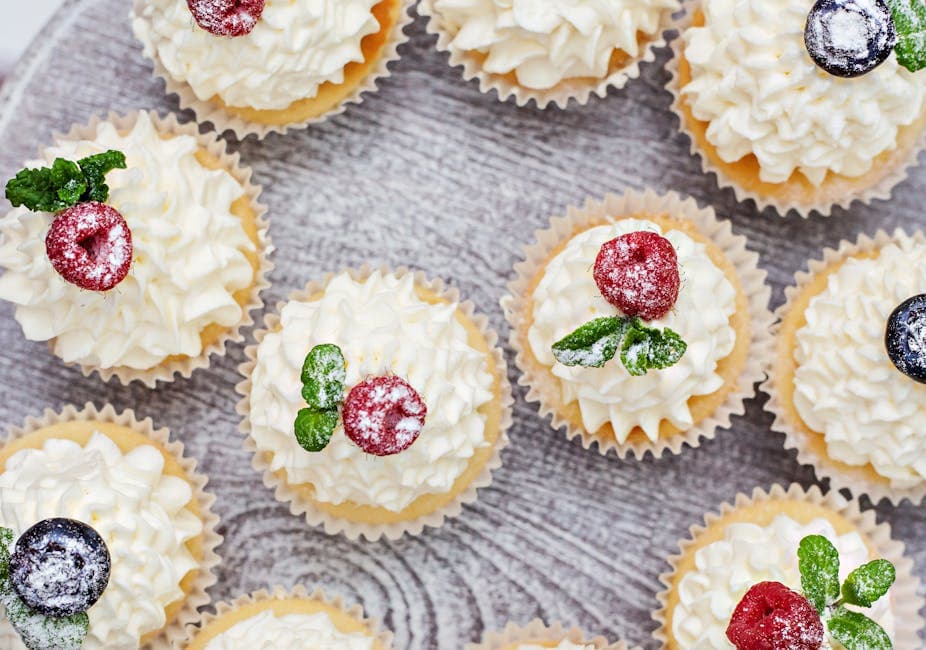 Luftige Angel Food Cupcakes med ingefærhalo