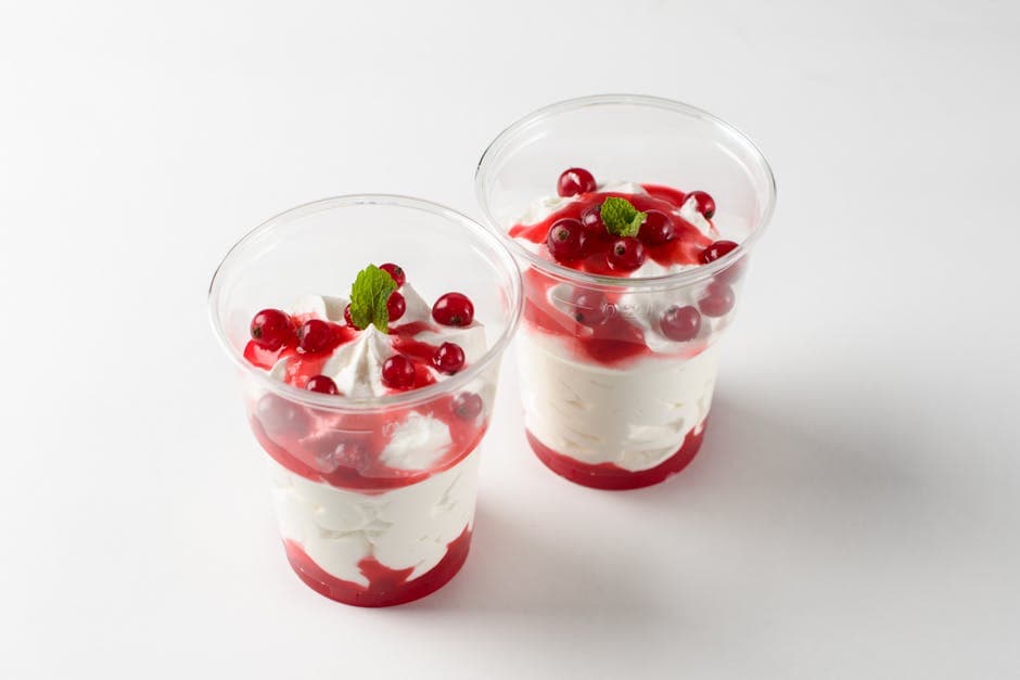 Granateple- og yoghurtparfait med bær