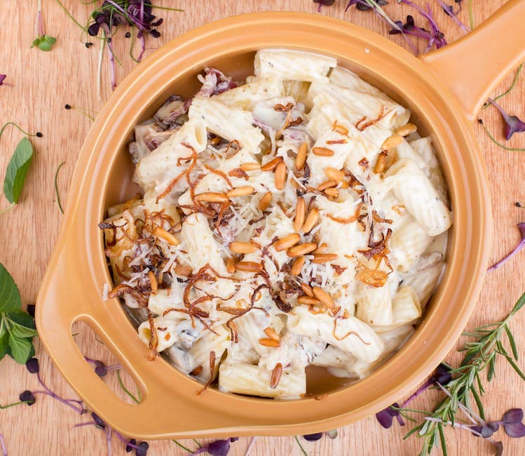 Gratinert rigatoni med pølse og ost