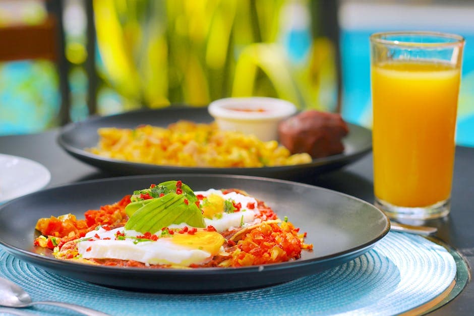 Cubansk Ranchero med egg og Creole-saus