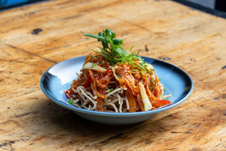 Sprø nudelsalat med søt og sur dressing