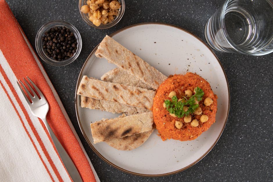 Kikert- og paprikaspreder med rosmarin og flatbrød