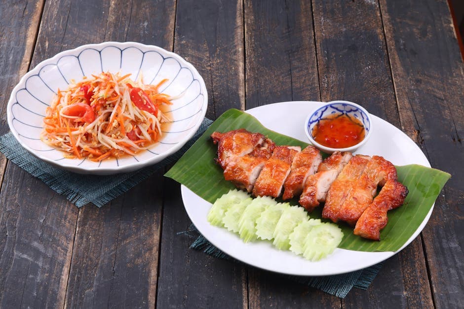 Grillet sesamkylling satay med papayasalat