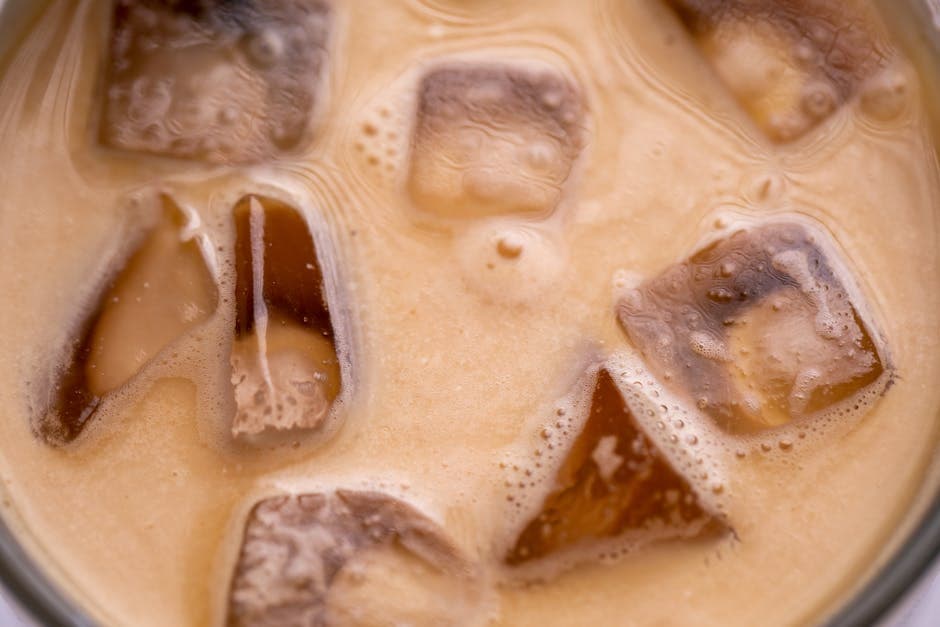 Iskaffe med vaniljeisbiter