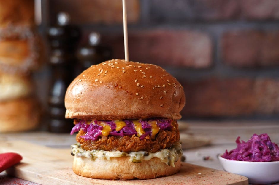 Buffalo kyllingsandwich med blåmuggost-slaw
