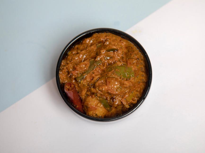 Krydret grønnsakscurry med mangosalsa