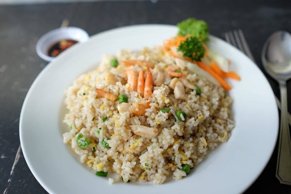 Stekt ris med tre typer erter