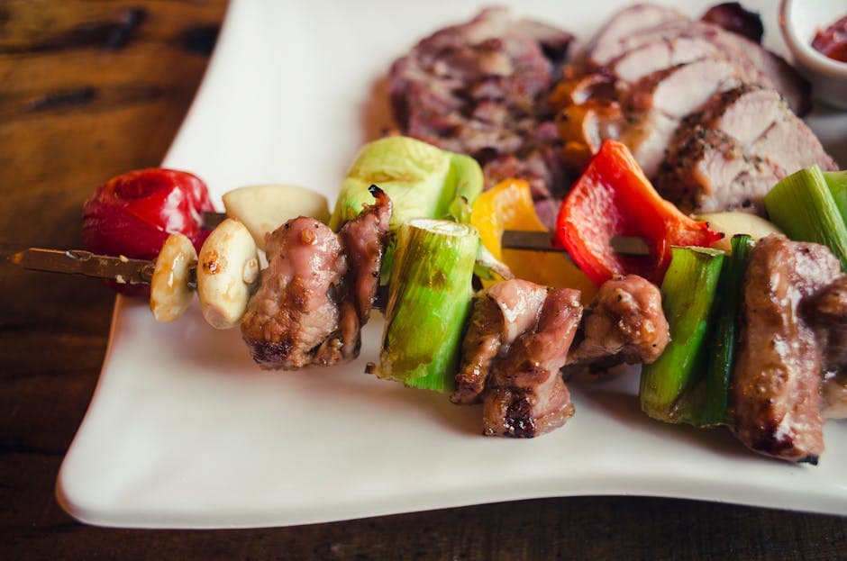 Kinesiske grillspyd med svinefilet og grønnsaker