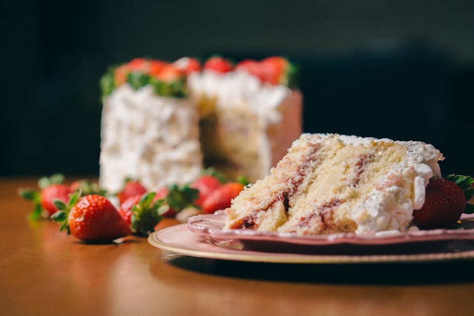 Søt makaroni- og ostekake med jordbær