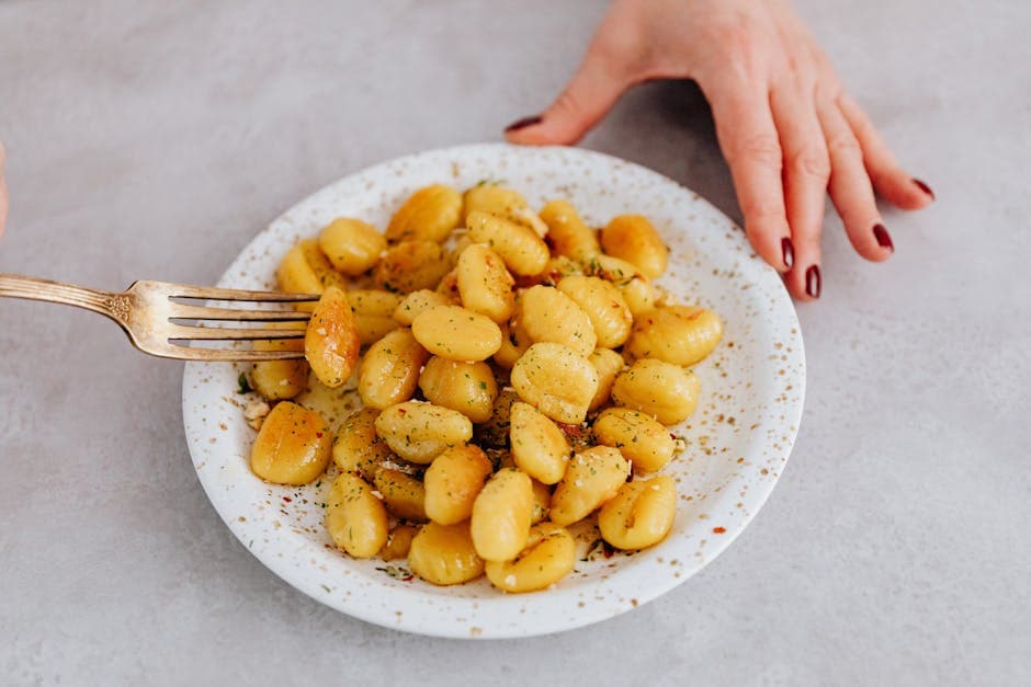 Villsvinpølse og gnocchi med tomat og ost
