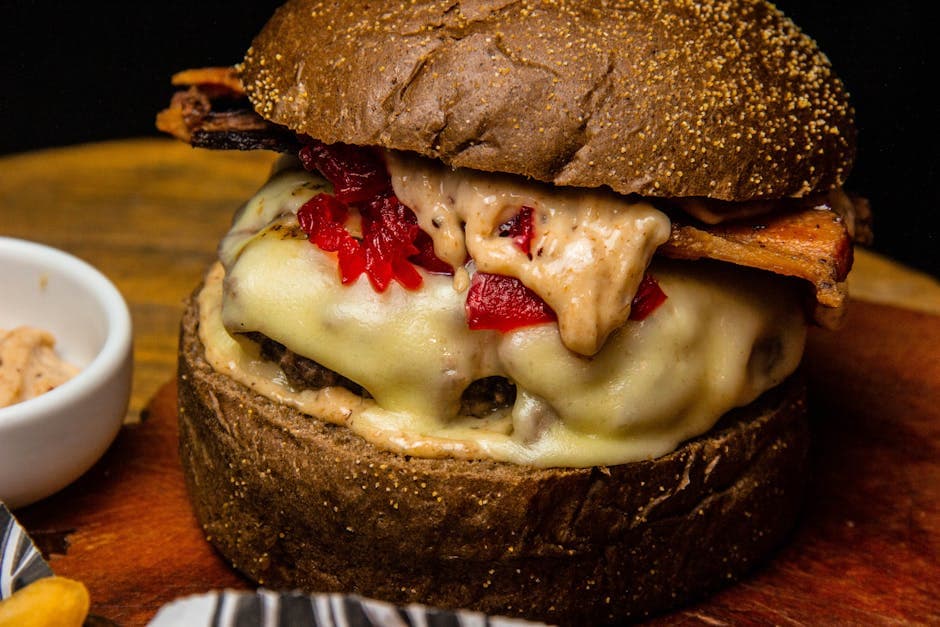 Åpne kalkunsmørbrød med mornaysaus og bacon