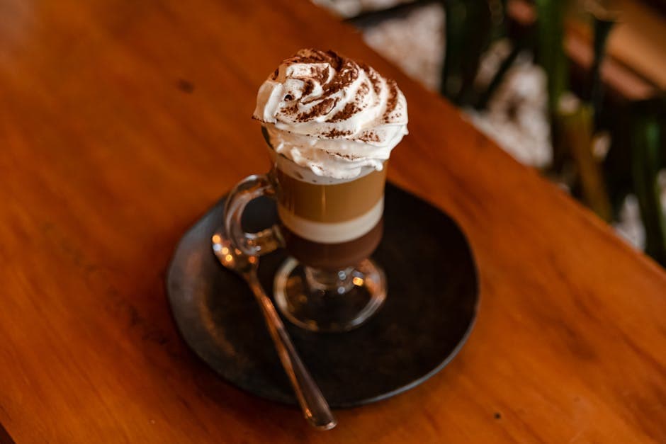 Karamellkaffe-cocktail med rom