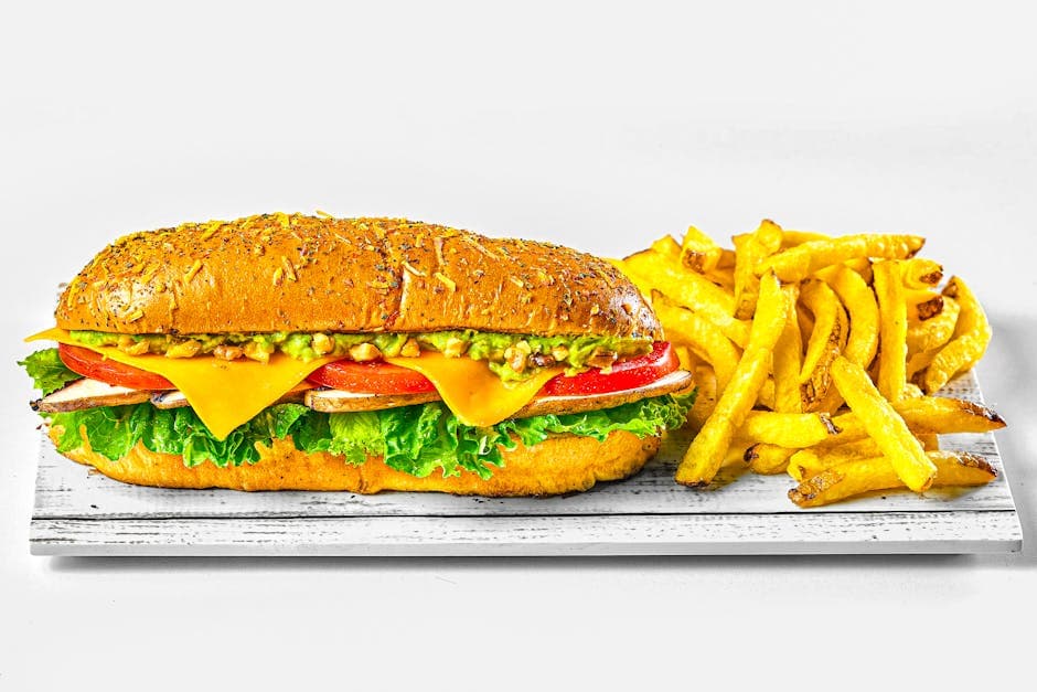 Avokado BLT med sprø pommes frites og avokadopudding