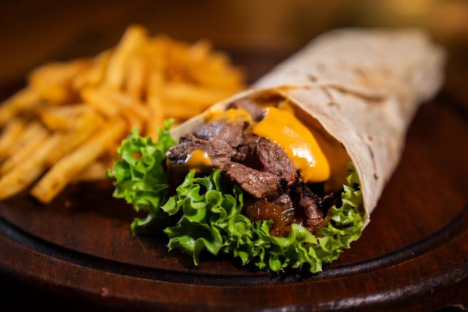 Grillet Szechuan-biff og bok choy-wraps med peanøttmajones