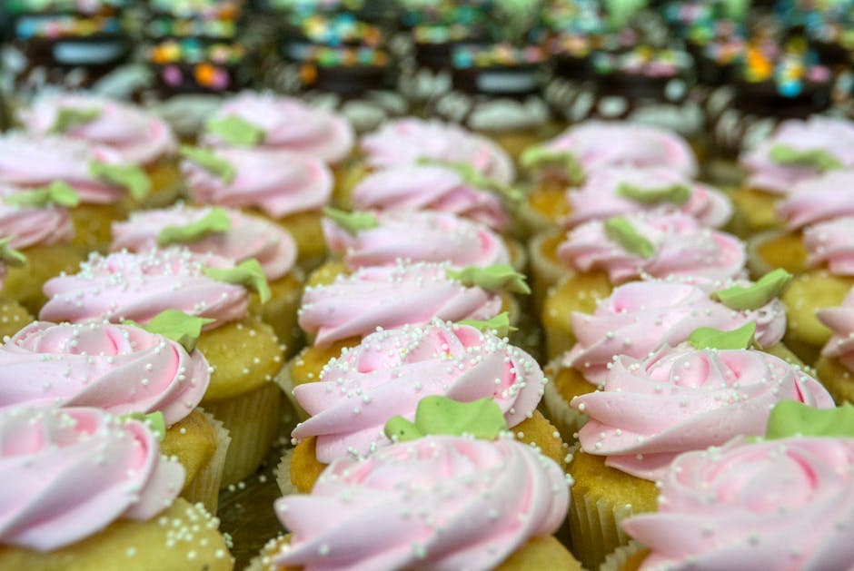 Mini bursdagskaker med rosa glasur