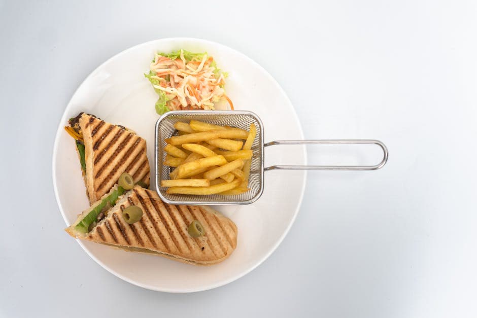 Grillet fiskesandwich med tartarsaus og vaffelfries