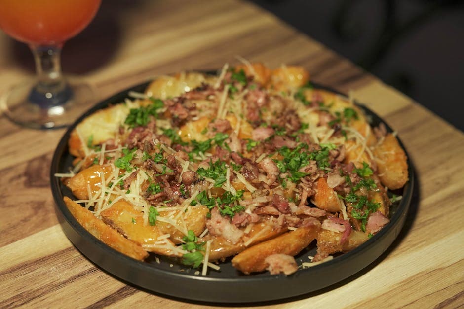 Poutine med mørk pølsesaus og pommes frites