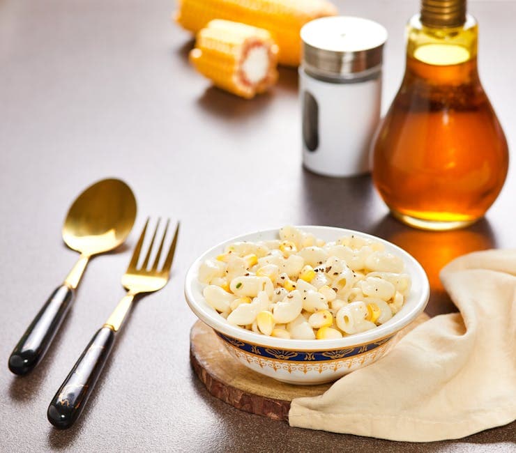 Kremet makaronisalat med cheddar og grønnsaker