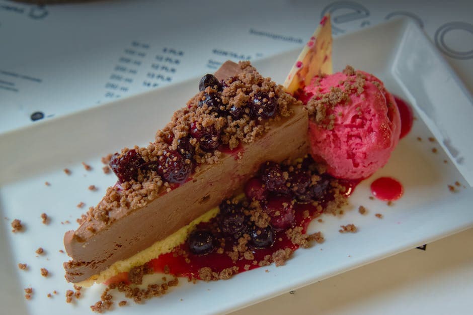 Sjokoladeesker med sjokolademousse og bringebær