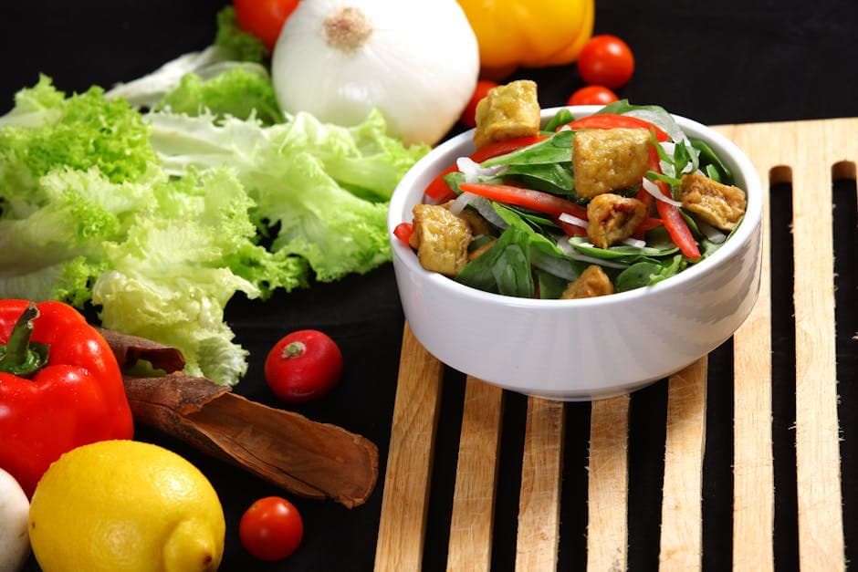 Enkel spinatsalat med rød paprika og parmesan