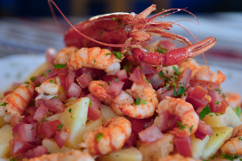 Reker og hummer fra Nova Scotia med potet- og stikkelsbærhash