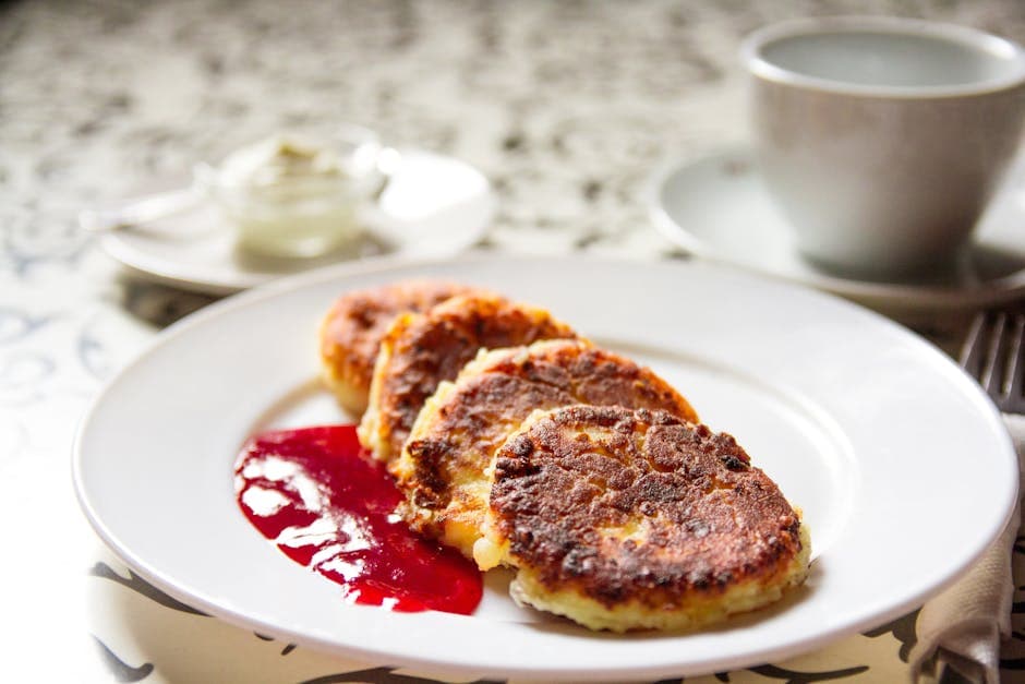 Sprø potetpannekaker med eplesaus og geitost