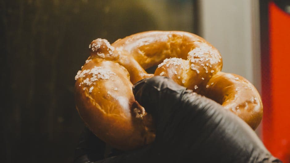 Myke hjemmelagde pretzels med søt sennepssaus