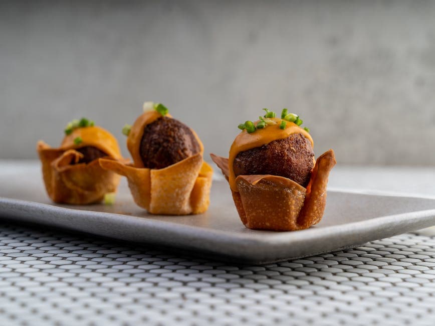 BLT Wonton Crunchies med bacon, salat og tomat