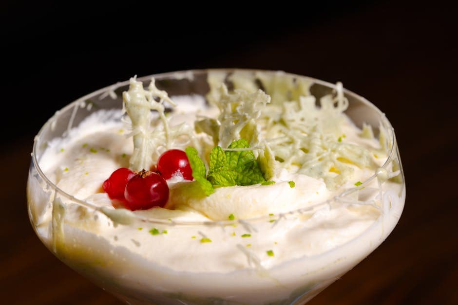 Zabaione med pisket krem og blåbær