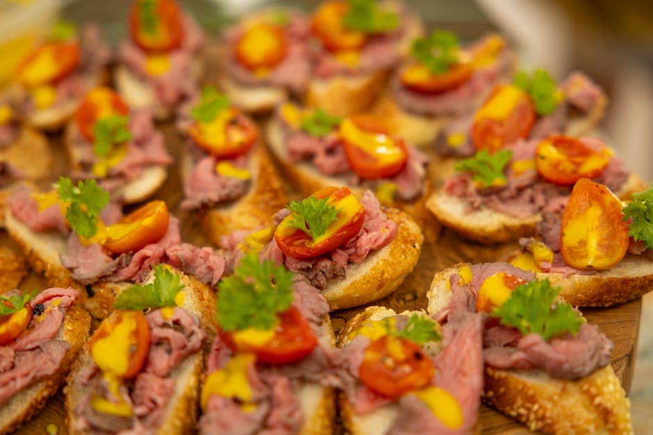 Biffcrostini med kremet pepperrot-saus