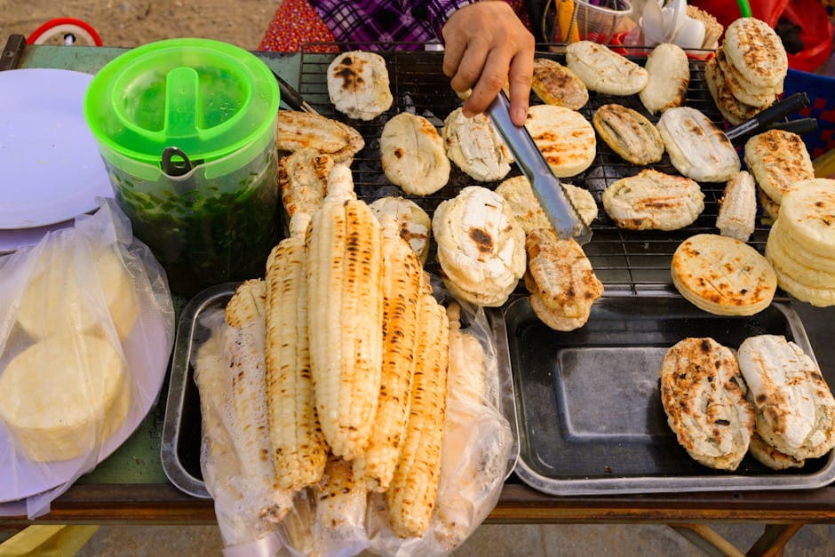 Sprø maiskaker med tomatilloguacamole og mangosalsa