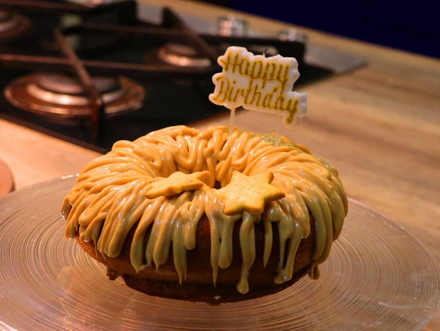Sticky Toffee Mini Bundt-kaker med brandykaramell