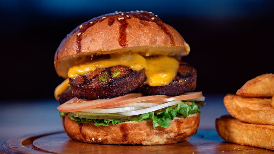 Grillet vegetarburger med poteter og grønnsaker