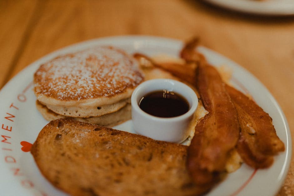 Nederlandske pannekaker med bacon og eple