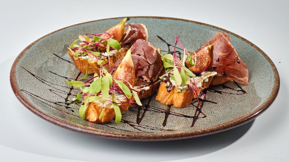 Bistecca med balsamico-ristet løk og crostini