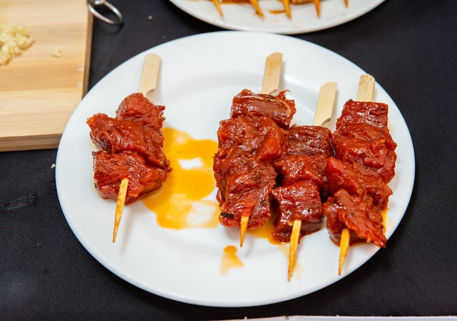 Grillet svinekjøtt- og ananasspyd med achiotesaus