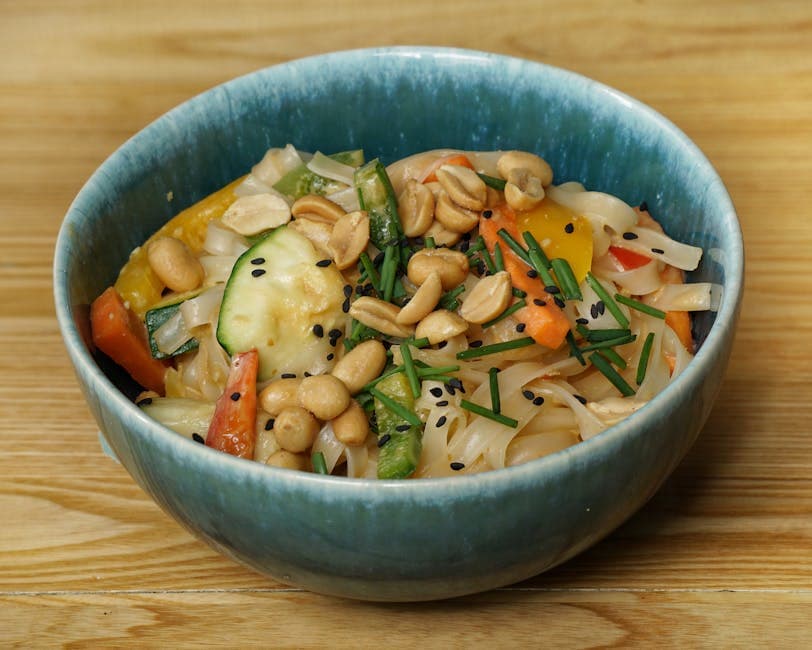 Peanøttnudelsalat med risnudler og urter