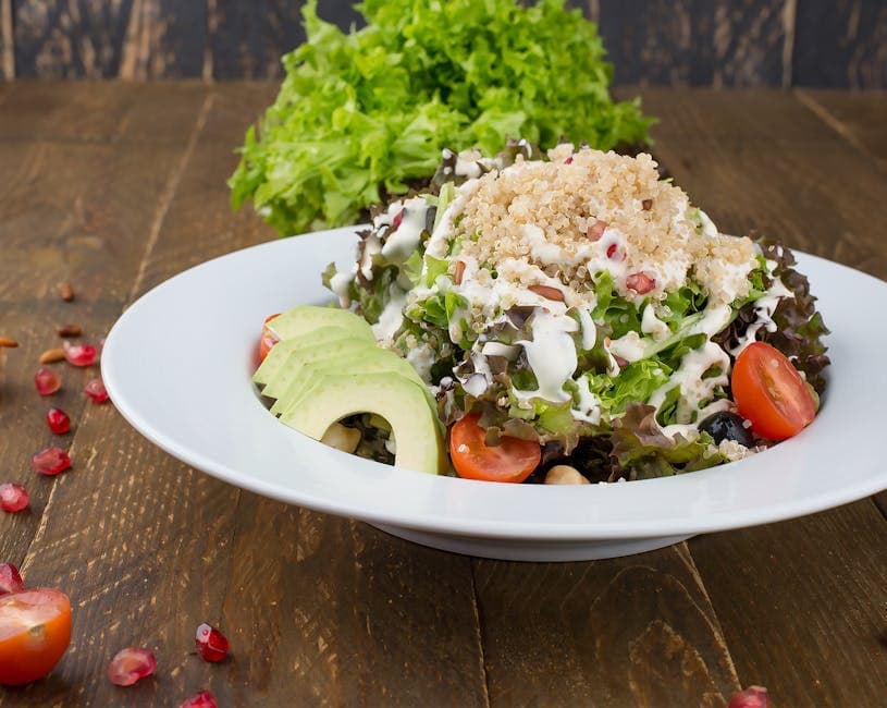 Frisk quinoa- og avokadosalat