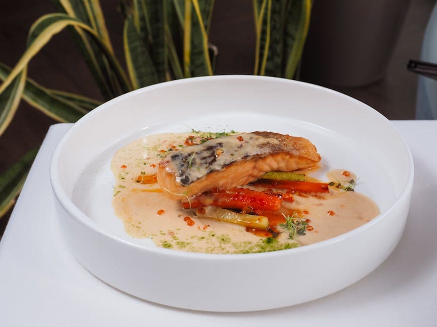 Grillet laks i terninger med portvin- og estragon-saus