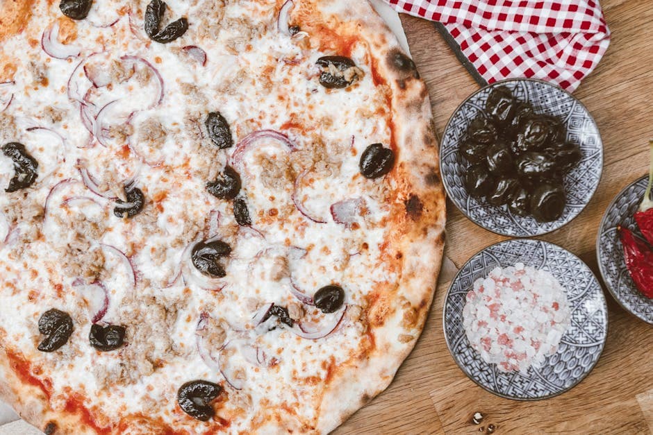 Filodeigpizza med karamellisert løk og oliven