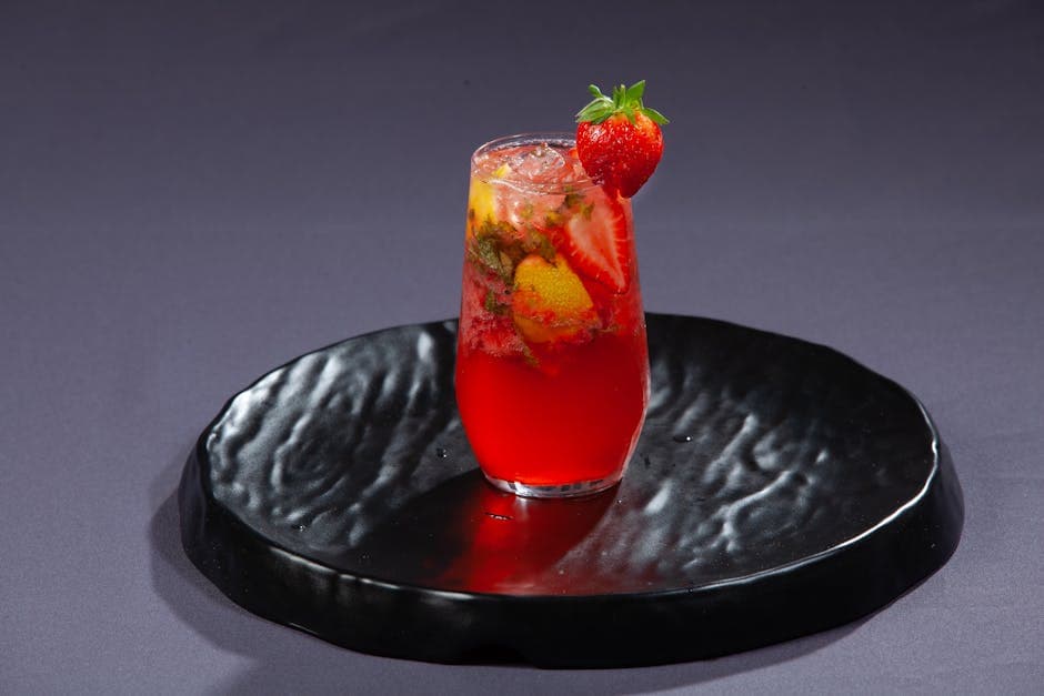 Jordbær- og basilikum-bourbon smash