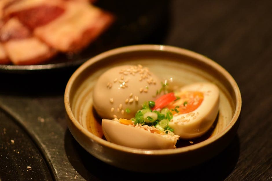 Sesammarinerte vaktel-egg