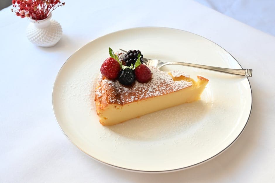 Meyer-sitron- og kulturmelk-puddingkake med friske bær