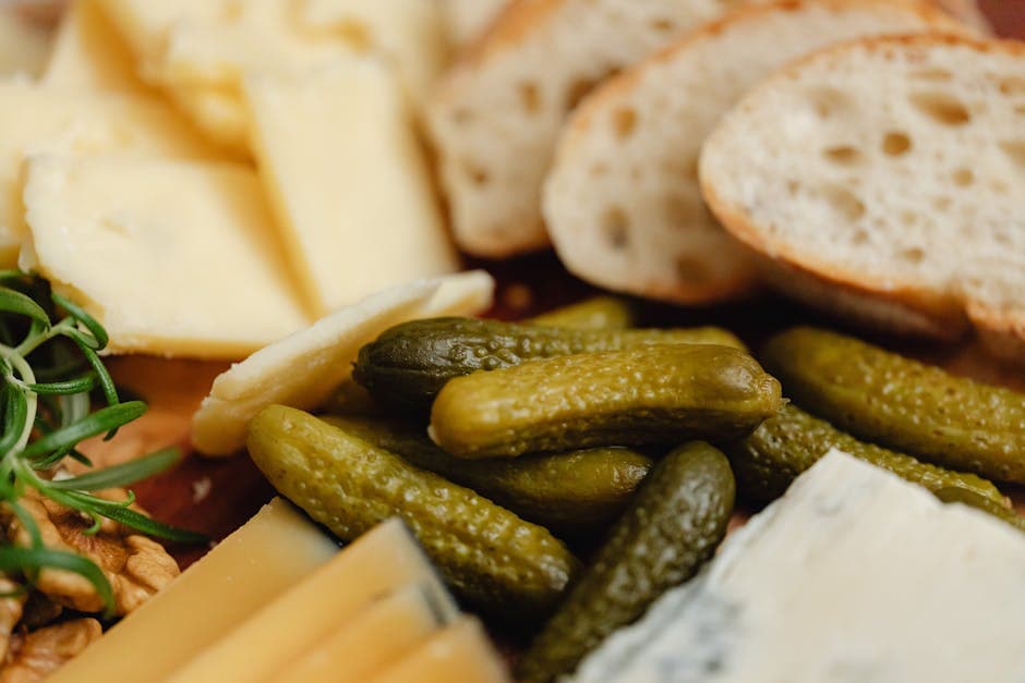 Rask sylteagurk med rugbrød og ost