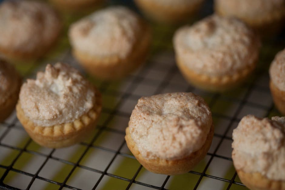 Kiwi- og granateplepaier med marengs