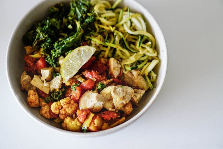 Sichuan-inspirert kylling med risnudler og grønnkål