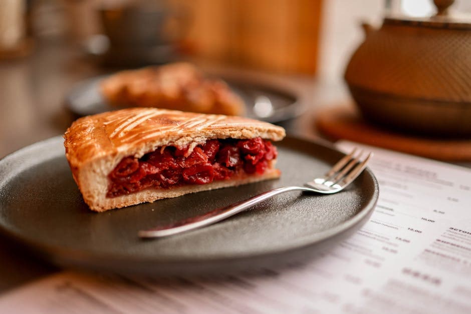 Rabarbrafrangipane-pai med mandelfyll