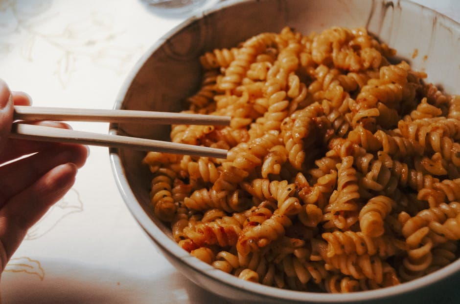 Gemelli med rask arrabbiata og pecorino