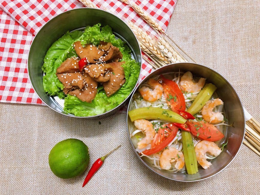 Frisk Saigon kyllingsalat med lime og chili